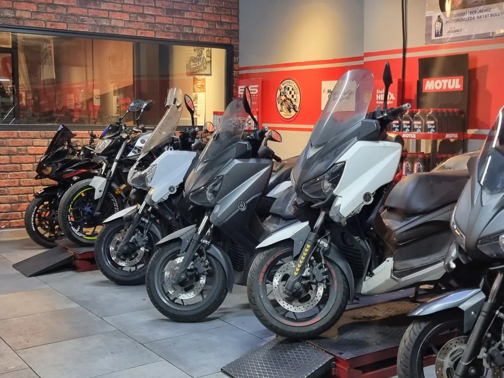 Motosiklet servis çalışma alanı